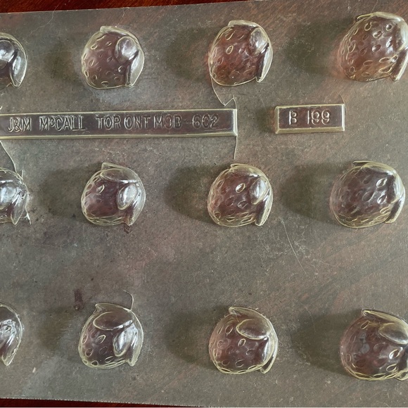 11 Assorted chocolate and 3 baking molds - Picture 9 of 13